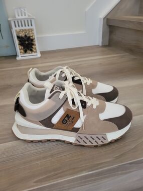 GZ Design Neutral Colorblock Platform Sneakers Size 9